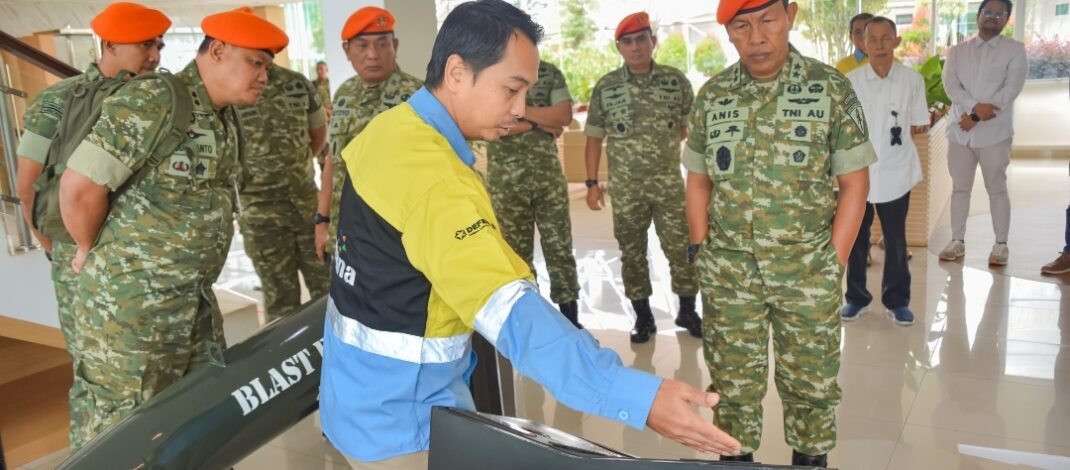 Korpasgat TNI AU Tinjau Fasilitas Produksi Dahana