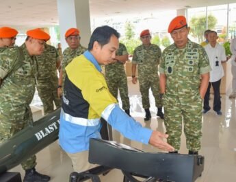 Korpasgat TNI AU Tinjau Fasilitas Produksi Dahana