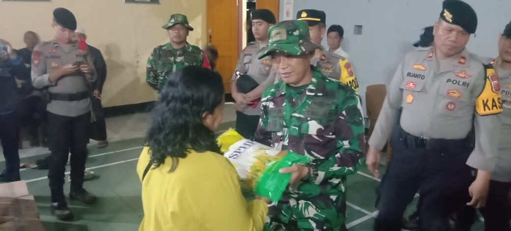 Kodim 0605/Subang Salurkan Bantuan untuk Warga Terdampak Banjir di Desa Mayang Cisalak