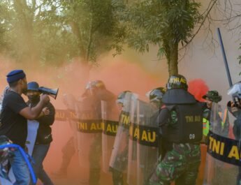Latihan PHH dan Survival Dasar TNI AU Digelar di PT Dahana untuk Pengamanan Objek Vital Nasional