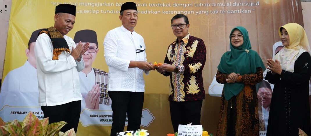 Hadiri Isra Mi’raj, Wabup Agus Masykur Ajak Warga Perkuat Persatuan