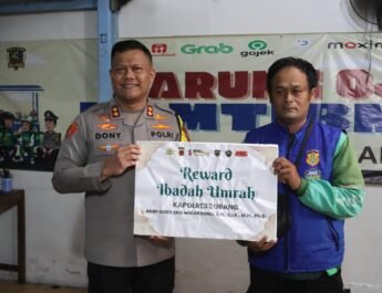 Perkuat Sinergi : Kapolda Jabar, Polres Subang dan Ojol Kamtibmas ‘Ngariung’, Seorang Driver Ojol Diumrohkan