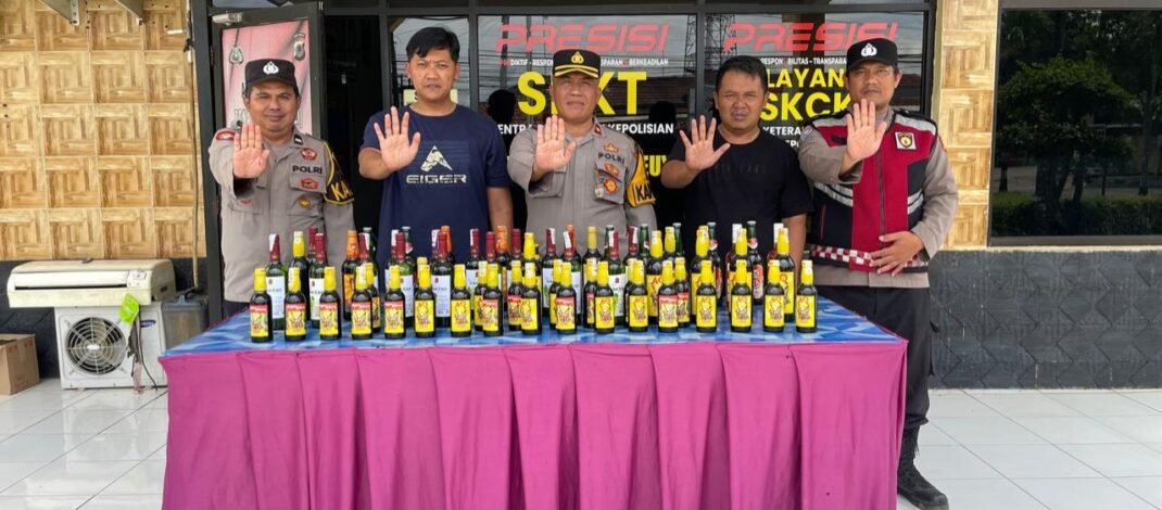 Jelang Ramadan, Polsek Cipeundeuy Gencar Razia, Kali Ini Sita 73 Botol Miras