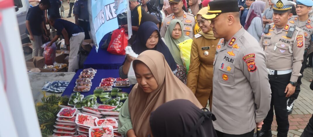 Kendalikan Inflasi, Gerakan Pangan Murah Polres Subang Diserbu Warga
