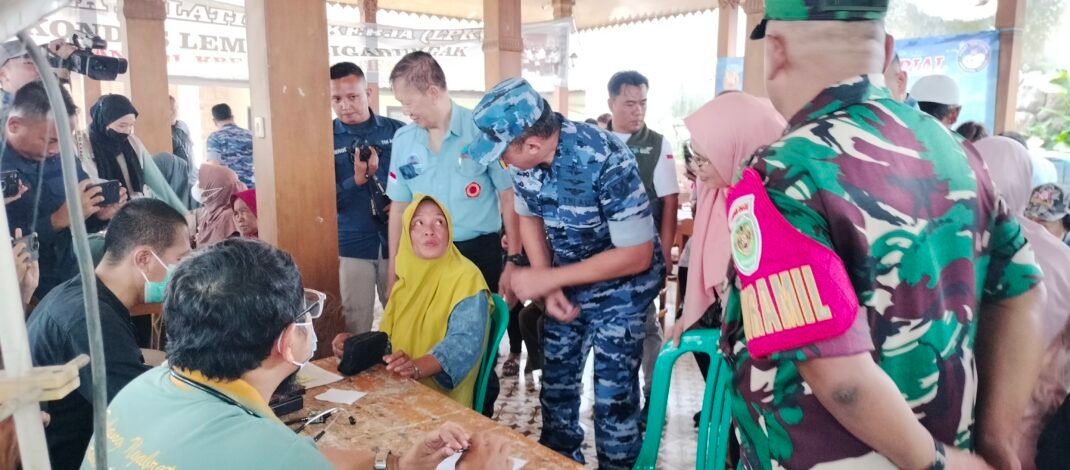 TNI AU Gelar Serbuan Teritorial di Lembur Cigarukgak, Hadirkan Bakti Sosial Kesehatan dan Tanam Pohon