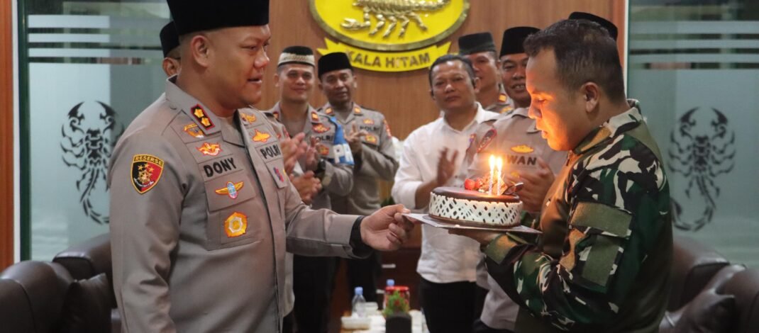 Gelar Buka Puasa Bersama, Kapolres Subang Beri Kejutan Ulang Tahun Danyon 312/Kala Hitam