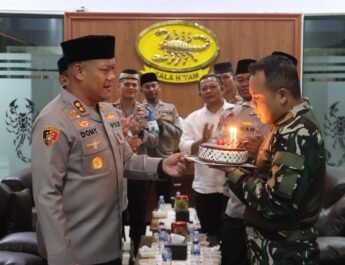 Gelar Buka Puasa Bersama, Kapolres Subang Beri Kejutan Ulang Tahun Danyon 312/Kala Hitam