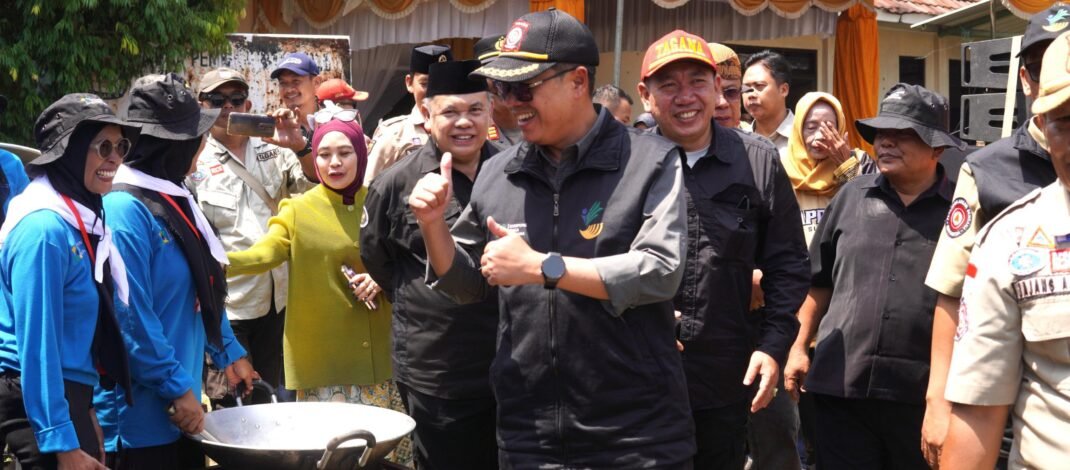 Berkujung ke Legonkulon, Wabup Agus Msykur Resmikan Kampung Siaga Bencana