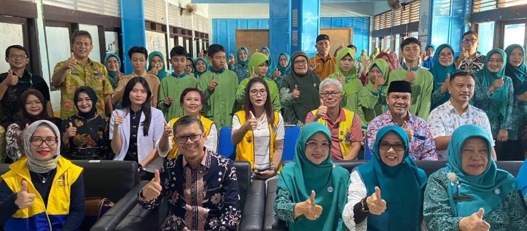 Wabup Agus Masykur, Apresiasi PKK Jabar dan Lions Club Indonesia Bagikan Kacamata Gratis di Subang