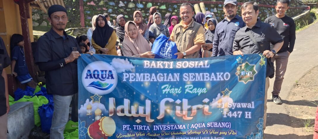 Program CSR: Pabrik AQUA Subang Hadirkan Senyum Ramadan Lewat Pembagian Ribuan Paket Sembako di Tiga Desa