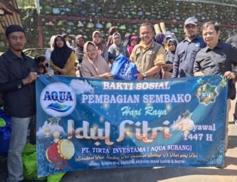 Program CSR: Pabrik AQUA Subang Hadirkan Senyum Ramadan Lewat Pembagian Ribuan Paket Sembako di Tiga Desa