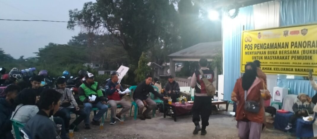 Pos PaM Panorama Pamanukan Sediakan Menu Buka Puasa Gratis, Puluhan Pemudik Antuasias Ikut Bukber Nikmati Aneka Takjil
