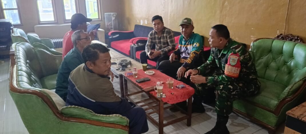 Babinsa Koramil 0513/Jalancagak Perkuat Sinergi dengan Warga Melalui Komsos di Dusun 1 Jalancagak