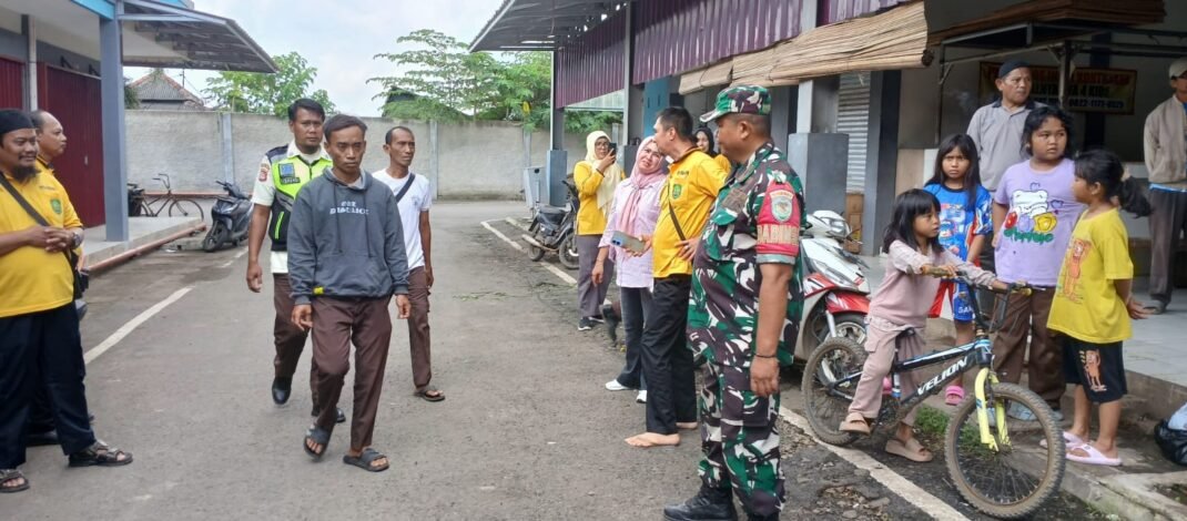 Sinergi TNI-Polri dan Aparatur Desa, Pastikan Kenyamanan Aktivitas di Pasar Pagaden Pasca Lebaran