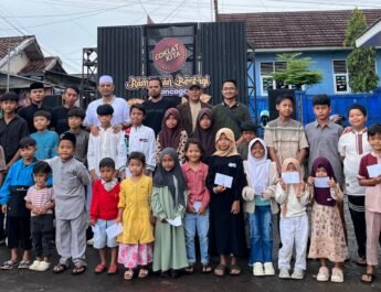 Hadirkan Senyum Anak – Anak Yatim di Bulan Suci Ramadan, Kopdes Desa Jalancagak Bagikan Santunan dan Paket Sembako