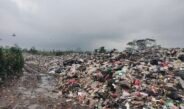 Terganggu Bau Menyengat Akibat Sampah Menggunung di TPS Jalancagak, Warga Harapakan Ada Solusi