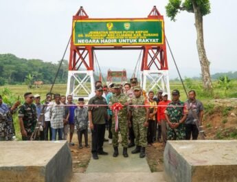 Hore! Kodim 0605/Subang Resmikan Jembatan Gantung Kampung Kepuh, Dorong Akses dan Kesejahteraan Warga