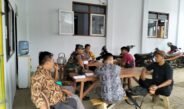 Babinsa Koramil 0505/Tanjungsiang Komsos Bersama Aparat dan Warga Bahas Keamanan Lingkungan Desa