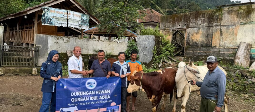 Rayakan Idul Adha 1447 Hijriah, PT. Tirta Investama (Aqua) Pabrik Subang Serahkan Empat Ekor Sapi Kurban untuk Warga