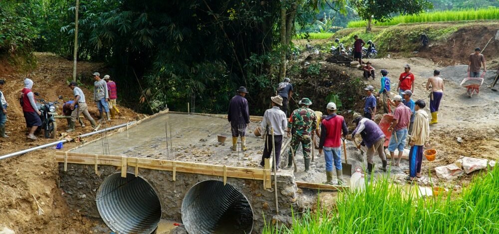 Permudah Akses Warga, Kodim 0605/Subang Bangun Jembatan ARMCO di Desa Cimenteng