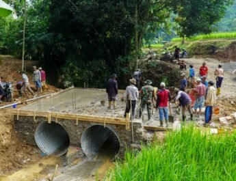 Permudah Akses Warga, Kodim 0605/Subang Bangun Jembatan ARMCO di Desa Cimenteng