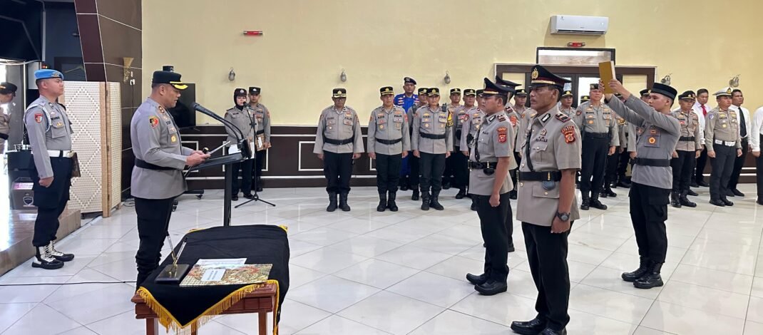 Pimpin Sertijab Kapolsek, Ini Pesan Kapolres Subang