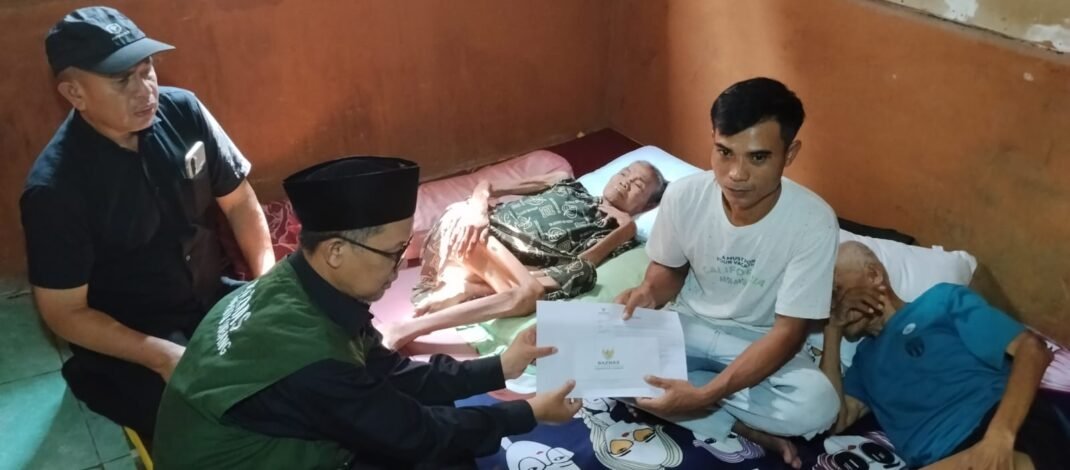 Tinggal di Rumah Reyot, Pasangan Lansia ini Viral, BAZNAS Subang Bertolak ke Ciasem untuk Salurkan Bantuan