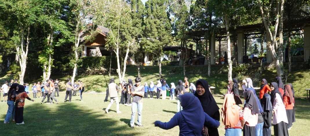 Muharram Fest 1448 H: Assyifa Peduli Ajak 100 Anak Yatim Berpetualang ke Sindang Reret Lembang 