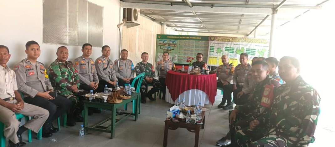 Danramil 0511/Pusakanagara Terima Kunjungan Silaturahmi Kapolsek Pusakanagara dan Kapolsek Compreng, Perkuat Soliditas TNI–Polri