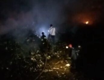 Kabar TPS Jalancagak : Siang Ditutup, Malam Kebakaran, Damkar Kerahkan Tiga Armada Padamkan Kobaran Api