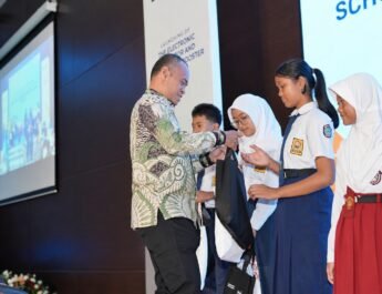 Keren, Bersama Dahana, 240 Siswa -Siswi Berprestasi Melangkah Menuju Masa Depan