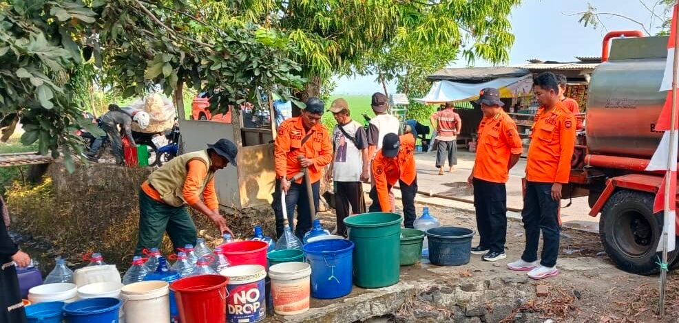Kemarau Panjang Picu Krisis Air Bersih, Sebagian Warga Subang Bertahan dengan Bantuan Air