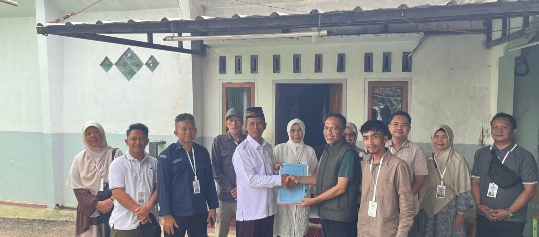 Sampikan Hal ini, Panitia Pilkades Kumpay Sambangi Rumah Bakal Calon Kades