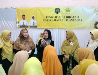 Berkujung ke Jalancagak, Anggota DPR RI Hj. Elita Budiati Hadiri Pengajian
