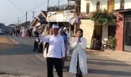 Beriket Putih, Jalan Kaki dan Didampingi Istri, Carna Resmi Daftar Cakades di Desa Kumpay, Ini Komitmennya