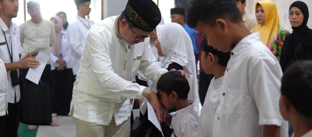 Wakil Bupati Subang Hadiri Tabligh Akbar dan Do’a Bersama, Kang Akur Serahkan Santunan ke Anak Yatim