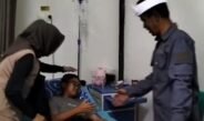 Tak Sekadar Menjenguk, Pak Carna Hadir Beri Semangat untuk Rizki Ramdani