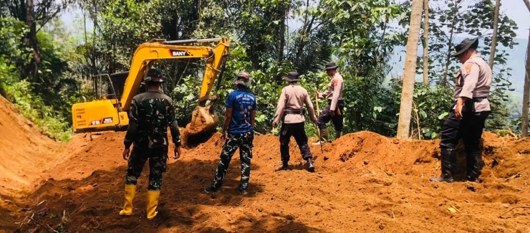 TMMD ke-130 Buka Jalan Pertanian, Permudah Akses Warga Cupunagara