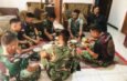 Botram di Rumah Pak RT, Potret Kedekatan Satgas TMMD dengan Warga Cupunagara