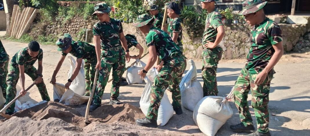 Satgas TMMD ke-130 Angkut Material Pembangunan Sarana Air Bersih di Cupunagara