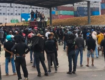 Soroti Soal Serapan Tenaga Kerja Lokal, FMSB Mengelar Aksi Damai di Kawasan PT BYD Subang
