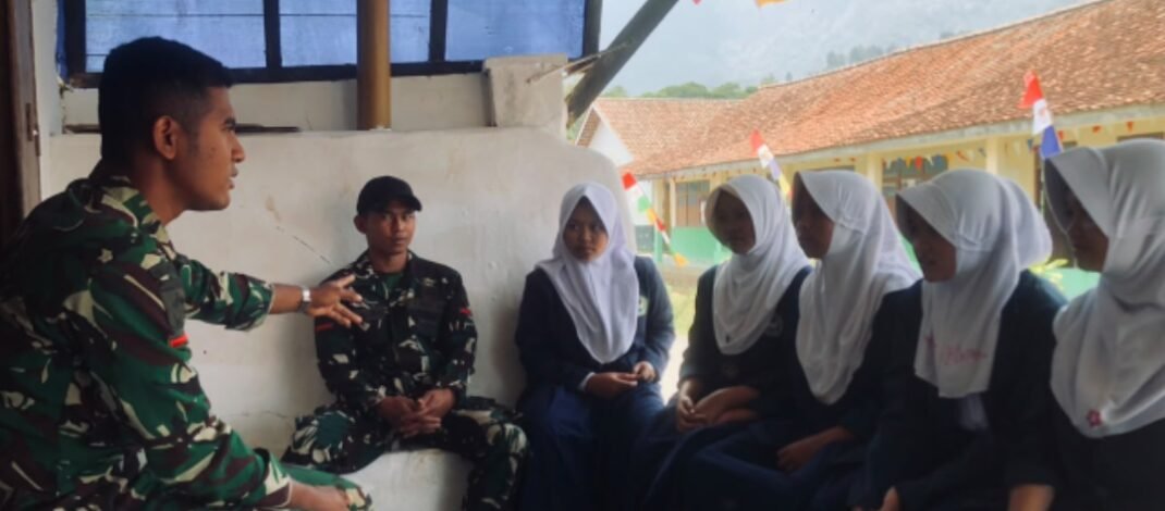 Sela Waktu Istirahat, Satgas TMMD ke-130 Edukasi Pelajar tentang Bahaya Bullying